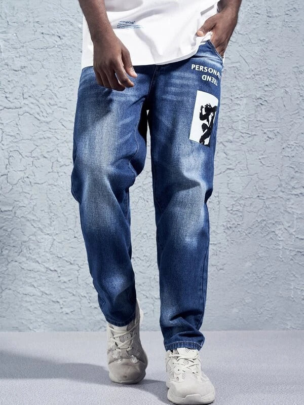 Men Figure & Letter Graphic Slant Pocket Jeans