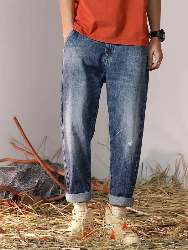 Men Ripped Slant Pocket Tapered Jeans