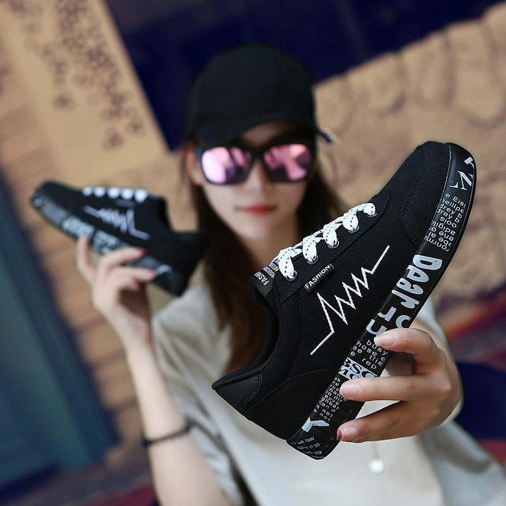 Hot Woman Fashion Light Breathable Mesh Sneakers