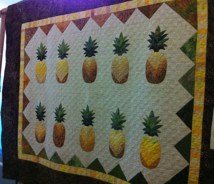 Hawaiian Pineapples Quilt Tufoa