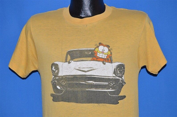 70s Garfield Driving A Cadillac Distressed t shirt Small