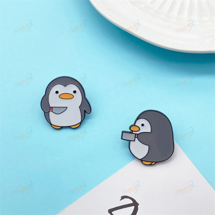 Penguin Hand Tool Fun Fashion Metal Brooch Cartoon Cute Animal Badge Men's and Women's Clothing Lapel Pin Accessories Jewelry