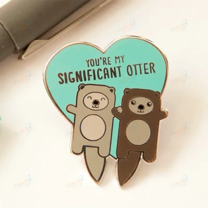 New Otters Holding Hands Significant Otter Brooch Pins Enamel Metal Badges Lapel Pin Brooches Jackets Fashion Jewelry