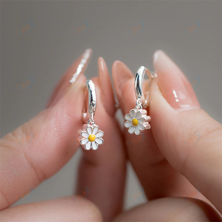New Daisy Flower Pendant Hoop Earrings For Women Korean Sweet Cute Hanging Earrings Girl Wedding Party Jewelry Gift