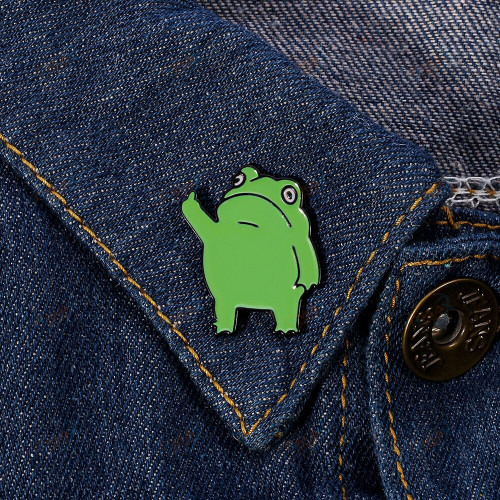 Cute Vertical Middle Finger Funny Frog Brooch Creative Funny Alloy Enamel Animal Badge Pin Men and Women Jewelry