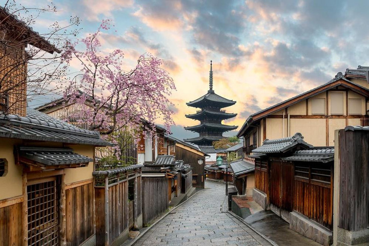 Yasaka Pagoda Sannen Zaka Street Cherry Blossom Kyoto Japan Photo Canvas Canvas Print 2 | PB Canvas