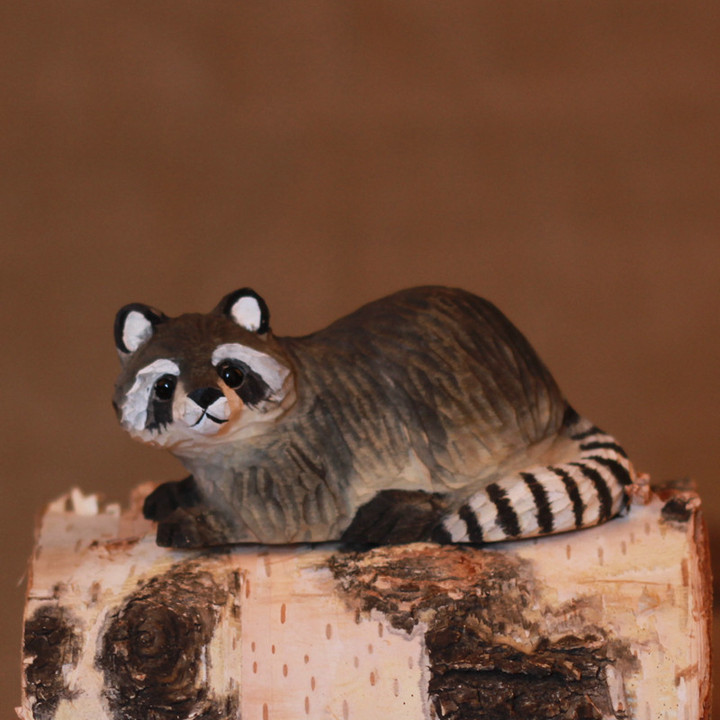 Creative raccoon woodcarving crafts forest ornaments home hand-carved desktop decoration