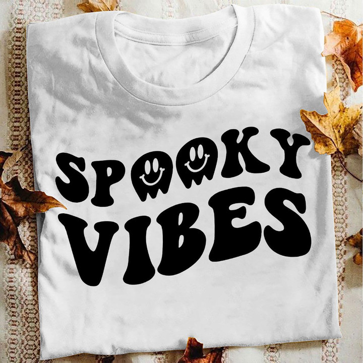 Halloween T-shirt Spooky Vibes