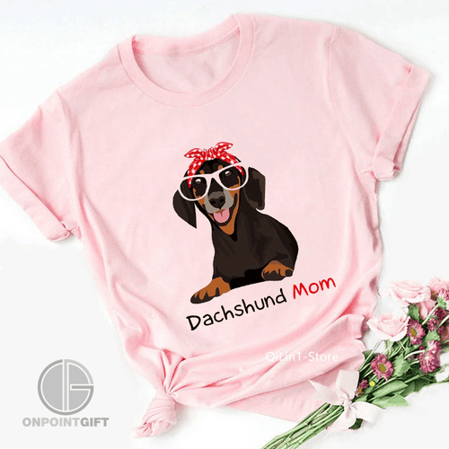 Summer Pink Dachshund Mom Graphic T-Shirt: Women's Vintage Streetwear Tee