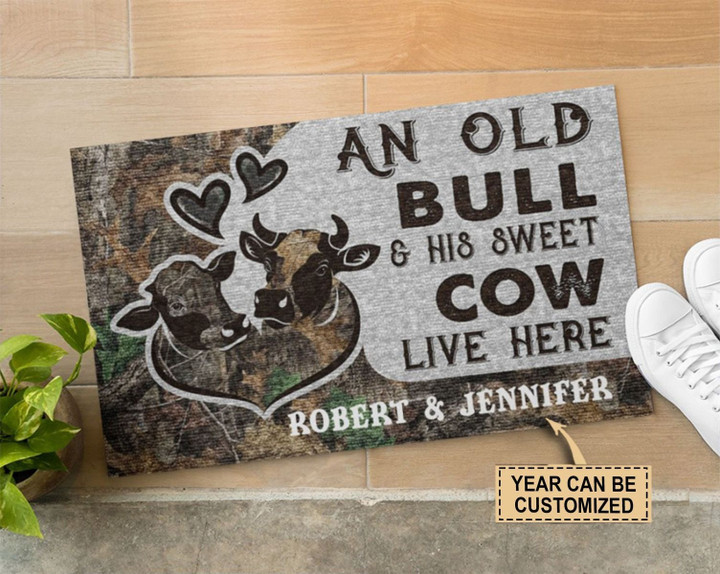 Personalized Custom Name An Old Bull And His Sweet Cow Live Here Doormat