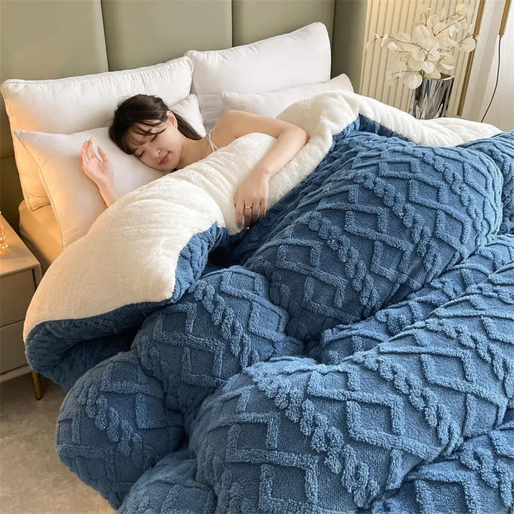 This is a discount for you : Thickened Super Soft Insulation Hibiscus Winter Quilt 🔥