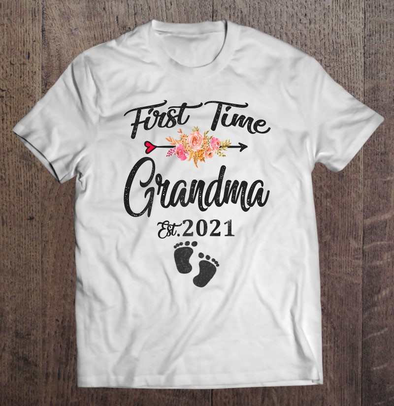 first-time-grandma-2021-mothers-day-new-grandmother-t-shirt