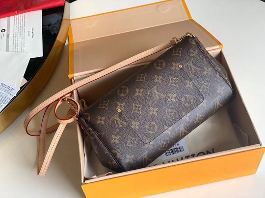 Favorite MM Monogram Canvas - Leather Women's Shoulder Bag