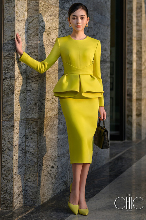 One-piece, yellow, long-sleeve, peplum-shaped, round-neck, long-legged pencil dress, flattering, office dress, party dress