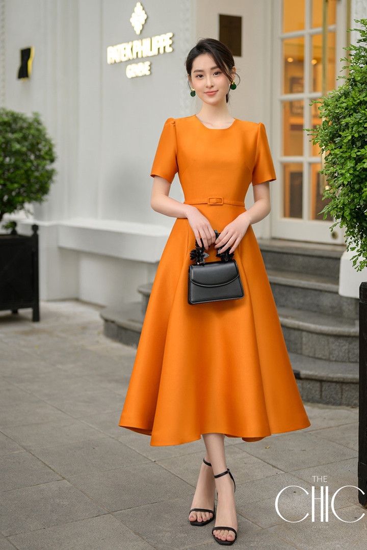 One-piece, orange, short-sleeved, A-line skirt, round neck, with a waist belt to flatter the figure, tafta fabric. Party dress, luxury, lady