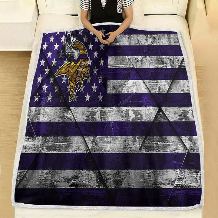 Minnesota Vikings American Football Club Fleece Blanket - Grunge Grunge  Soft Blanket, Warm Blanket