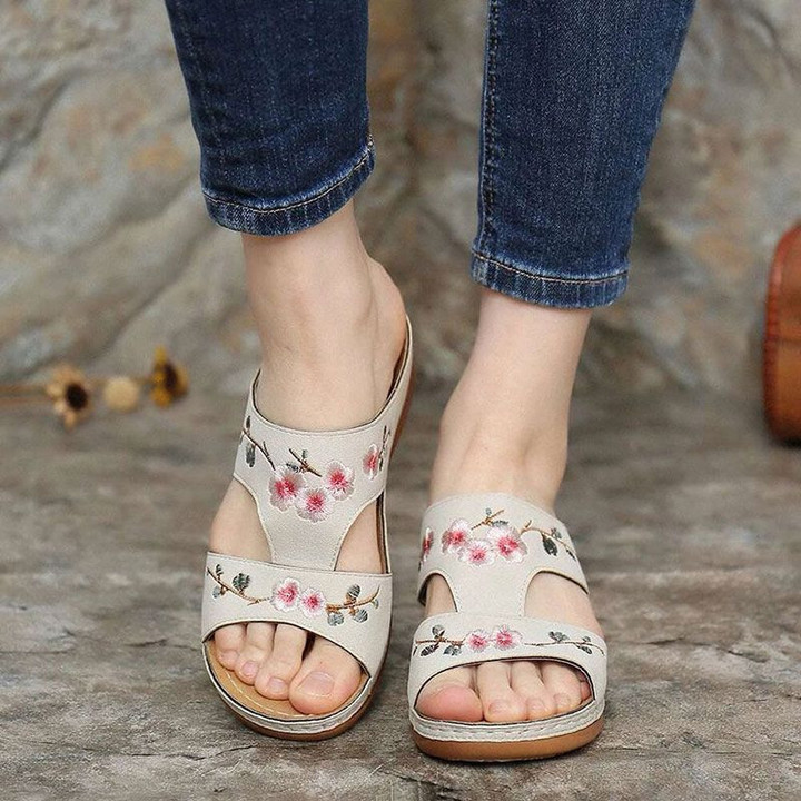 [New Arrivals 2022] PREMIUM Flower Embroidered Arch Support Wedge Sandals