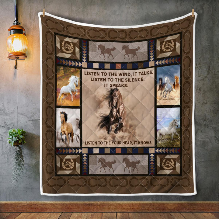 CHANDERWOOLLEY™ Horse - listen to the wind 442 Quilt Blanket