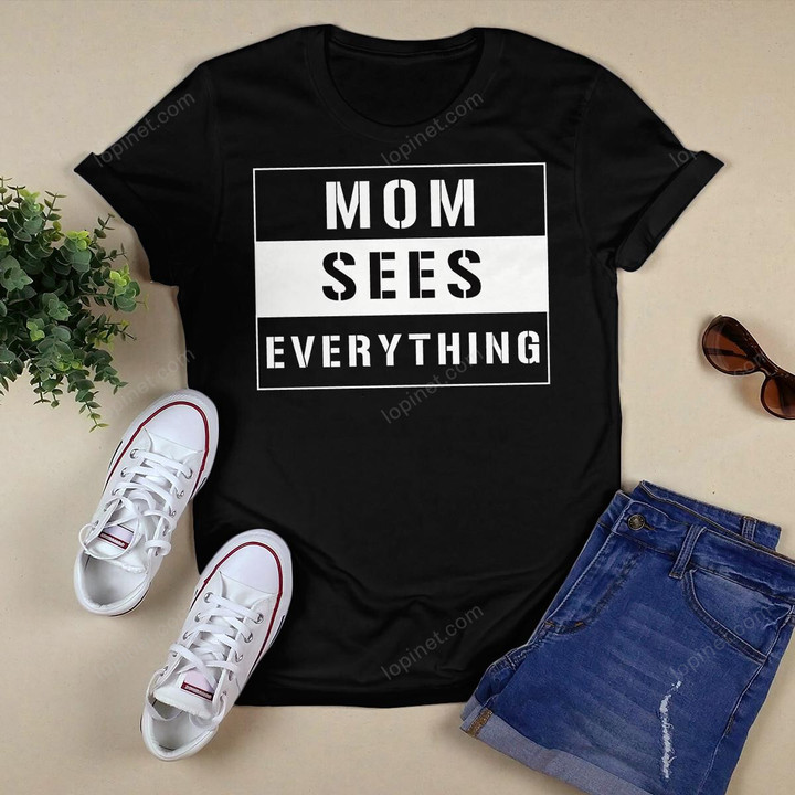Mom sees everything design! T-Shirt