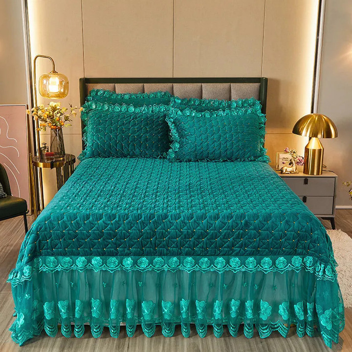 Thick Velvet Bed Spread Set Queen Size Bed Cover Embroidery Lace Soft Sheet Double with 2 Pillowcases 250x250cm Warm Winter