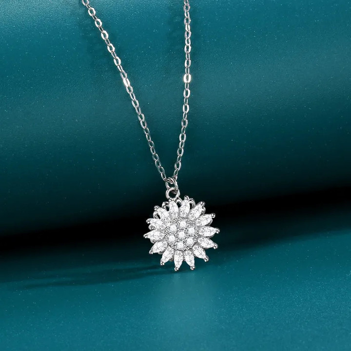 Fashion Rotating Sunflower Necklace Gives Women