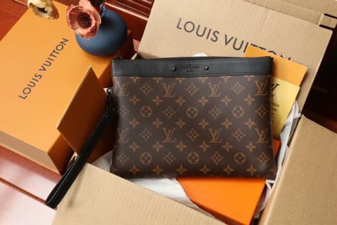 Louis Vuitton M62903 Discovery Pochette