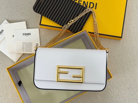 Fendi Wallet On Chain With Pouches Mini Leather In White - Praise