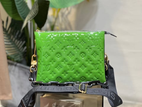 Louis Vuitton lv coussin MM chain shoulder bag green/black large in 2023