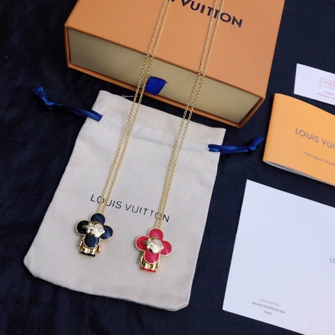 Louis Vuitton® Vivienne Pendant, 3 Golds & Diamonds