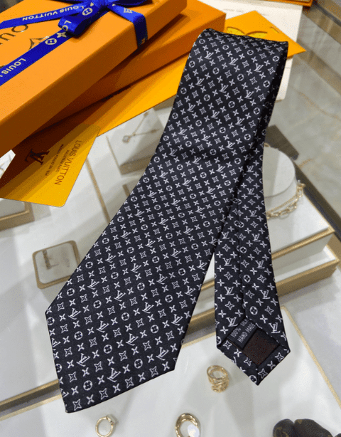 Louis Vuitton Monogram Classic White Pattern Necktie Caravatta In