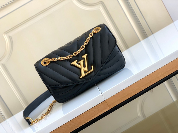 Louis Vuitton LV New Wave Chain Bag In Black