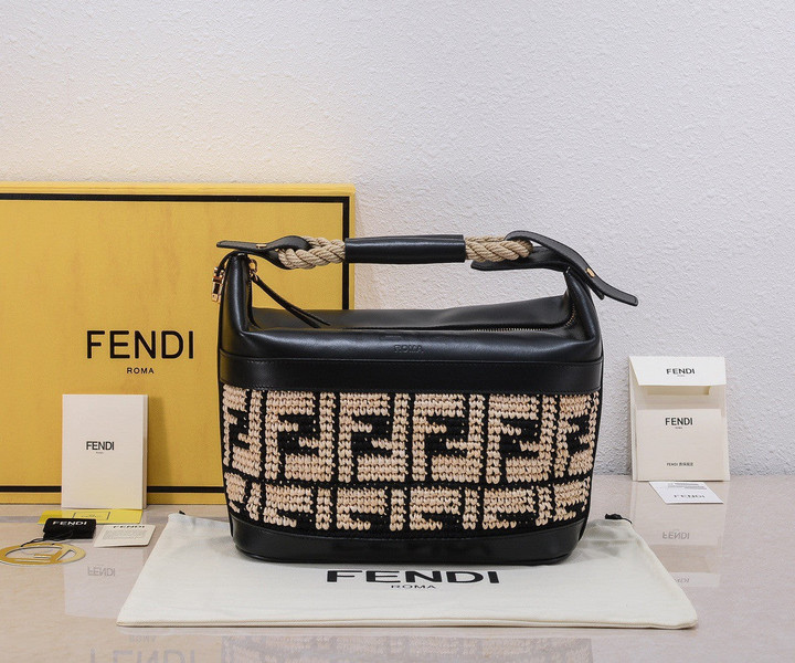 Fendi Insulated Bag Raffia With Cowhide In Beige And Black