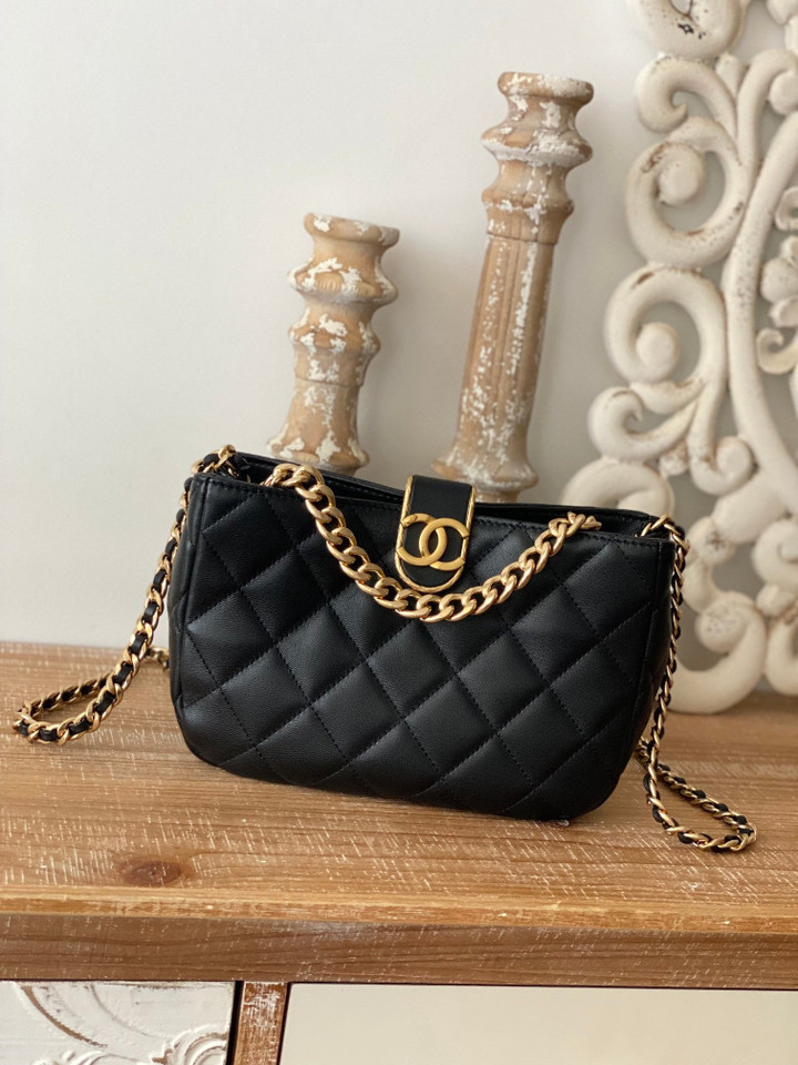 Chanel Hobo Handbag In Black