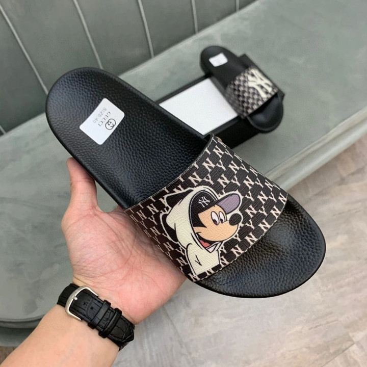 Gucci Mound Mickey Slippers New York Yankees In Black