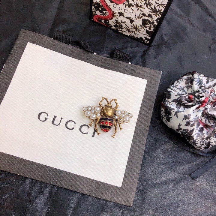Gucci Red Stripe Crystal Bee Brooch In Antique Gold