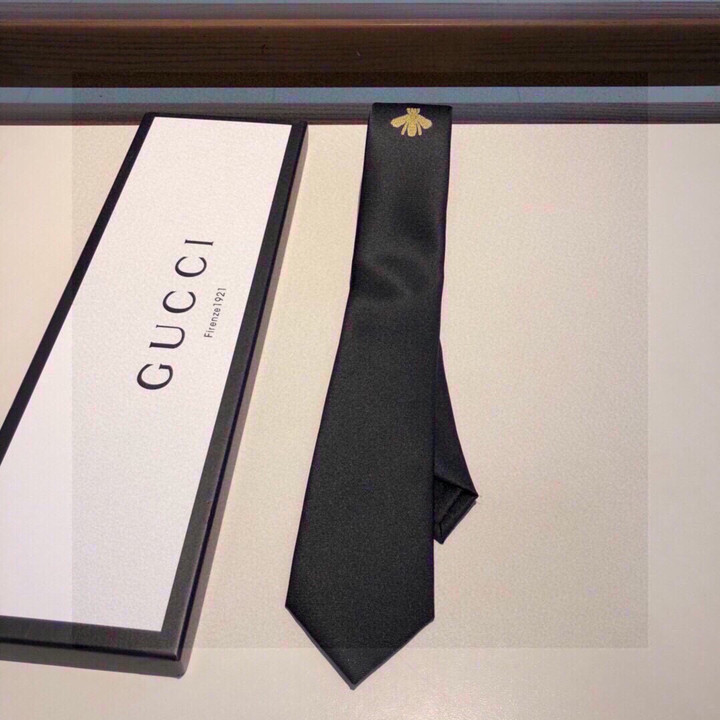 Gucci Bee Embroidered Silk Tie In Black
