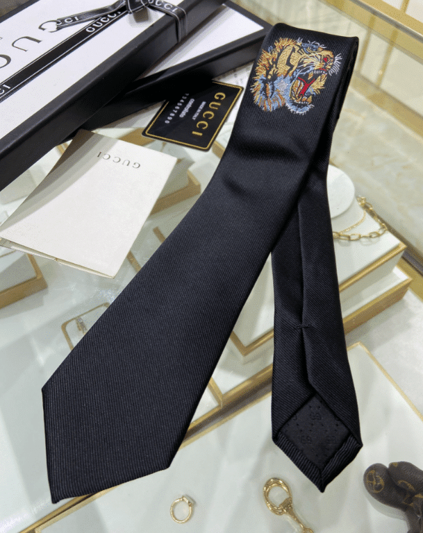 Gucci Tiger Underknot Silk Tie In Black/Yellow