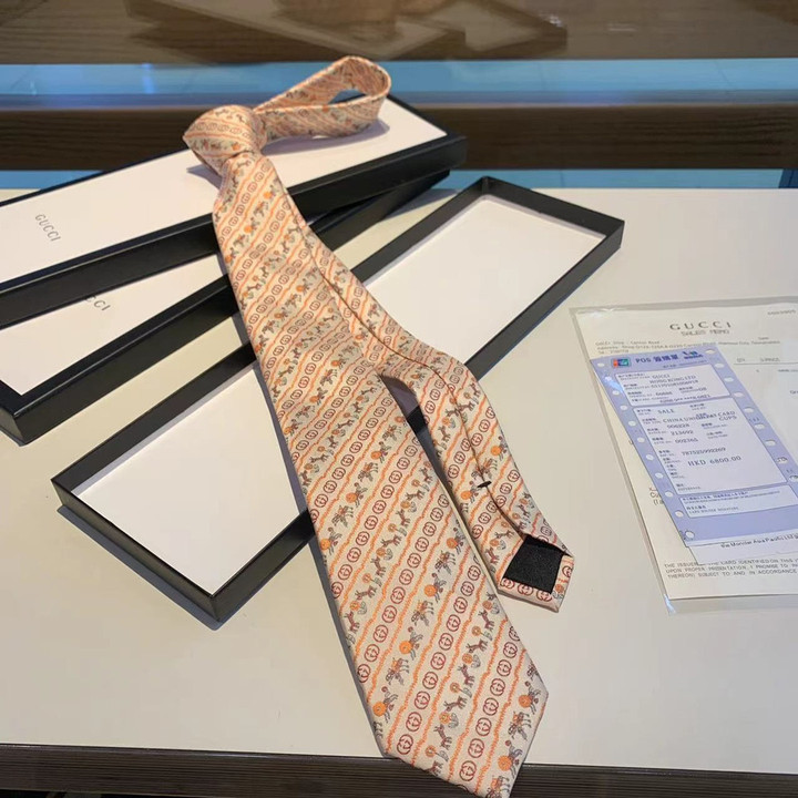 Gucci Freya Hartas S Print Silk Tie Cravatta In In Ivory