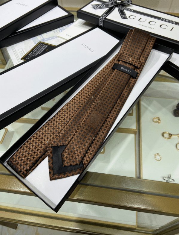 Gucci GG Four-Leaf Clover Pattern Silk Tie Cravatta In Brown