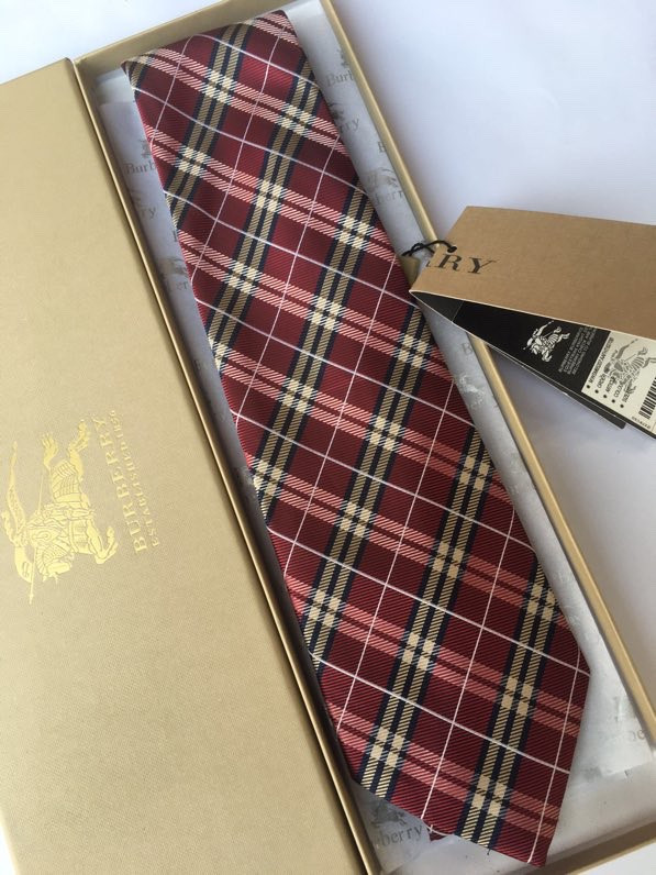Burberry Cut Vintage Check And Plaid Silk Necktie Cravatta In Red