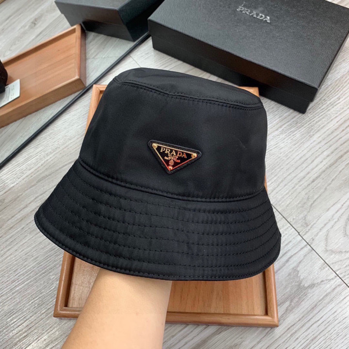 Prada Re-Nylon Triangle Logo Bucket Hat In Black