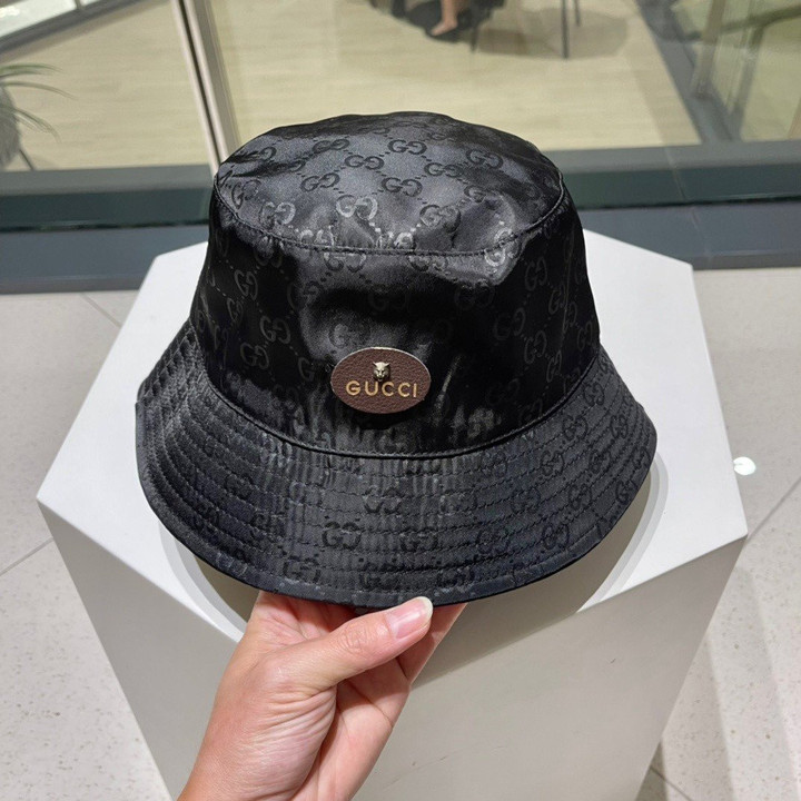 Gucci GG Lam�� Bucket Hat In Black