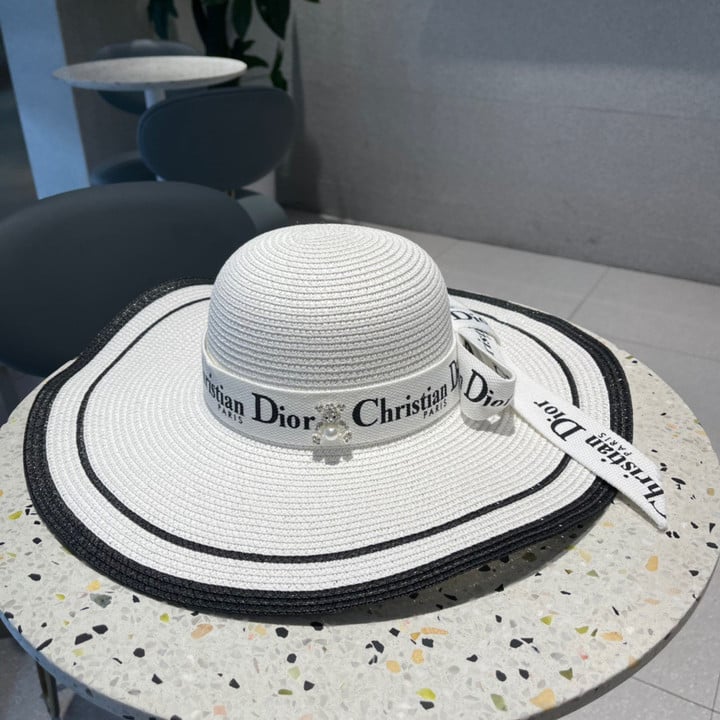 Christian Dior Dioresort Large Brim With Bear Pearl Hat In White
