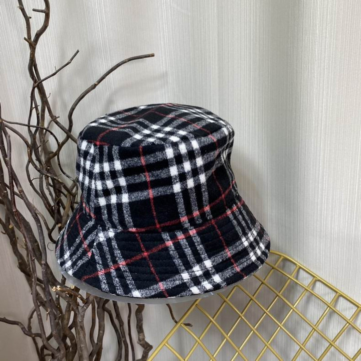 Burberry Exaggerated Check Wool Bucket Hat In Black
