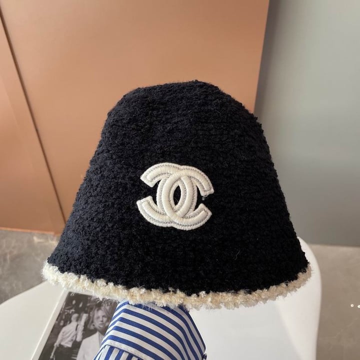 Chanel CC Logo Bucket Hat Black/White Cashmere