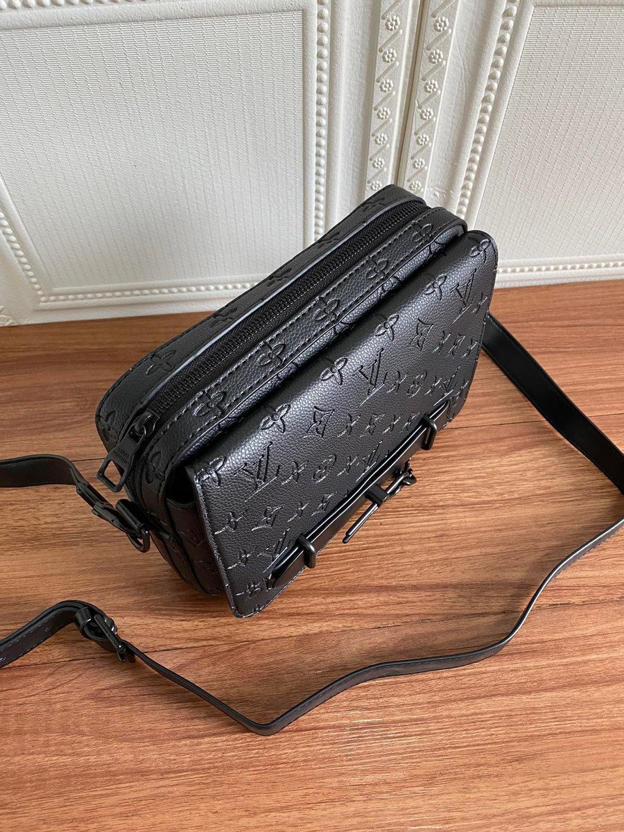 Steamer Messenger Monogram Taurillon Leather - Bags