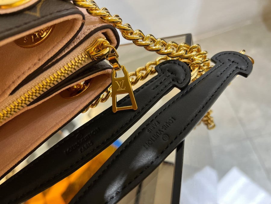 Surène bb leather handbag Louis Vuitton Pink in Leather - 37290830