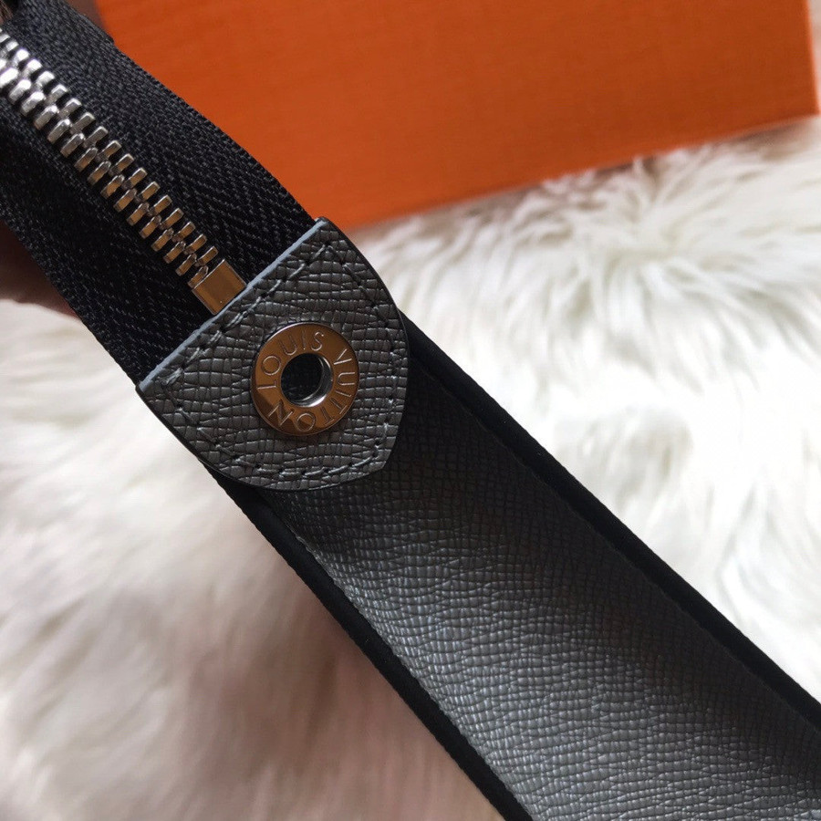 Pochette voyage cloth clutch bag Louis Vuitton Black in Cloth - 24978609