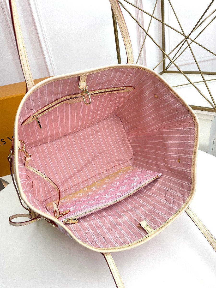 neverfull pink lining