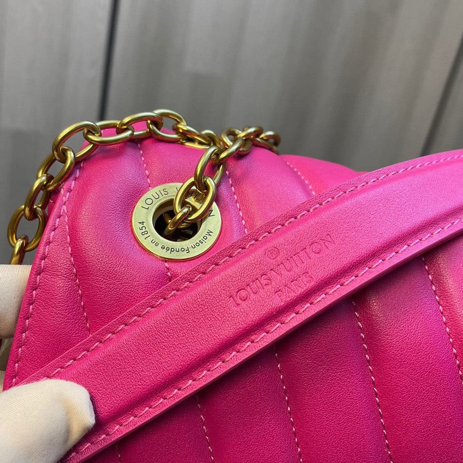 Louis Vuitton LV New Wave PM Chain bag Pink Leather ref.691230 - Joli Closet